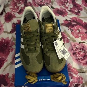 adidas Olive Green Sneakers 7m / 8w NWB